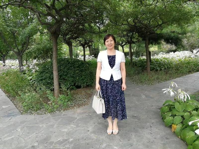 EON体育4登录師德標兵 王秀伶